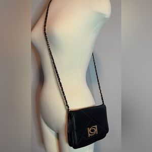 BEBE Los Angeles Gio Flap black crossbody wallet purse with Gold/Black chain